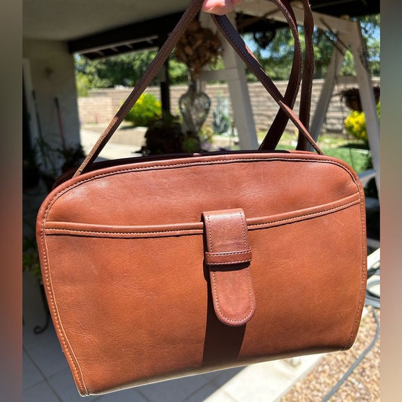 COACH Vintage ‘92 Brighton Crossbody Bag in British Tan - Picture 3 of 16